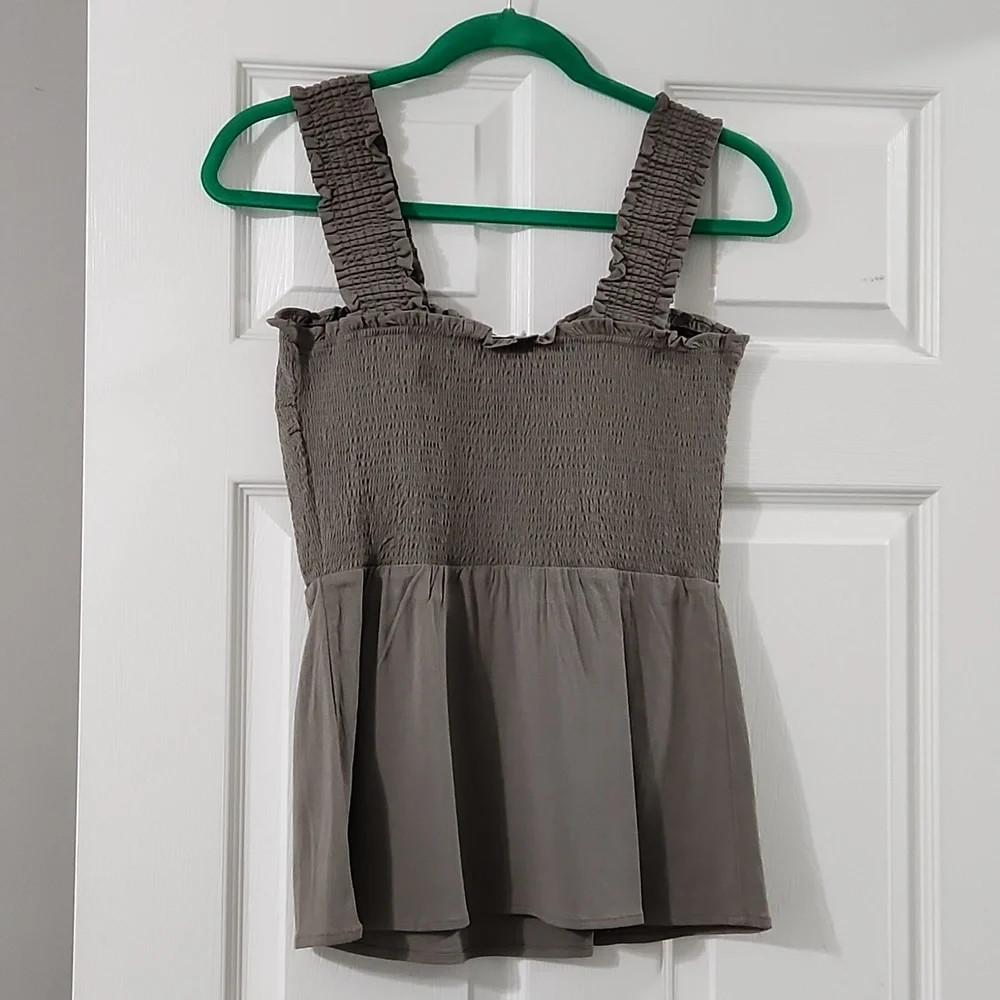 Market & Spruce sleeveless smocked top - Picture 4 of 6